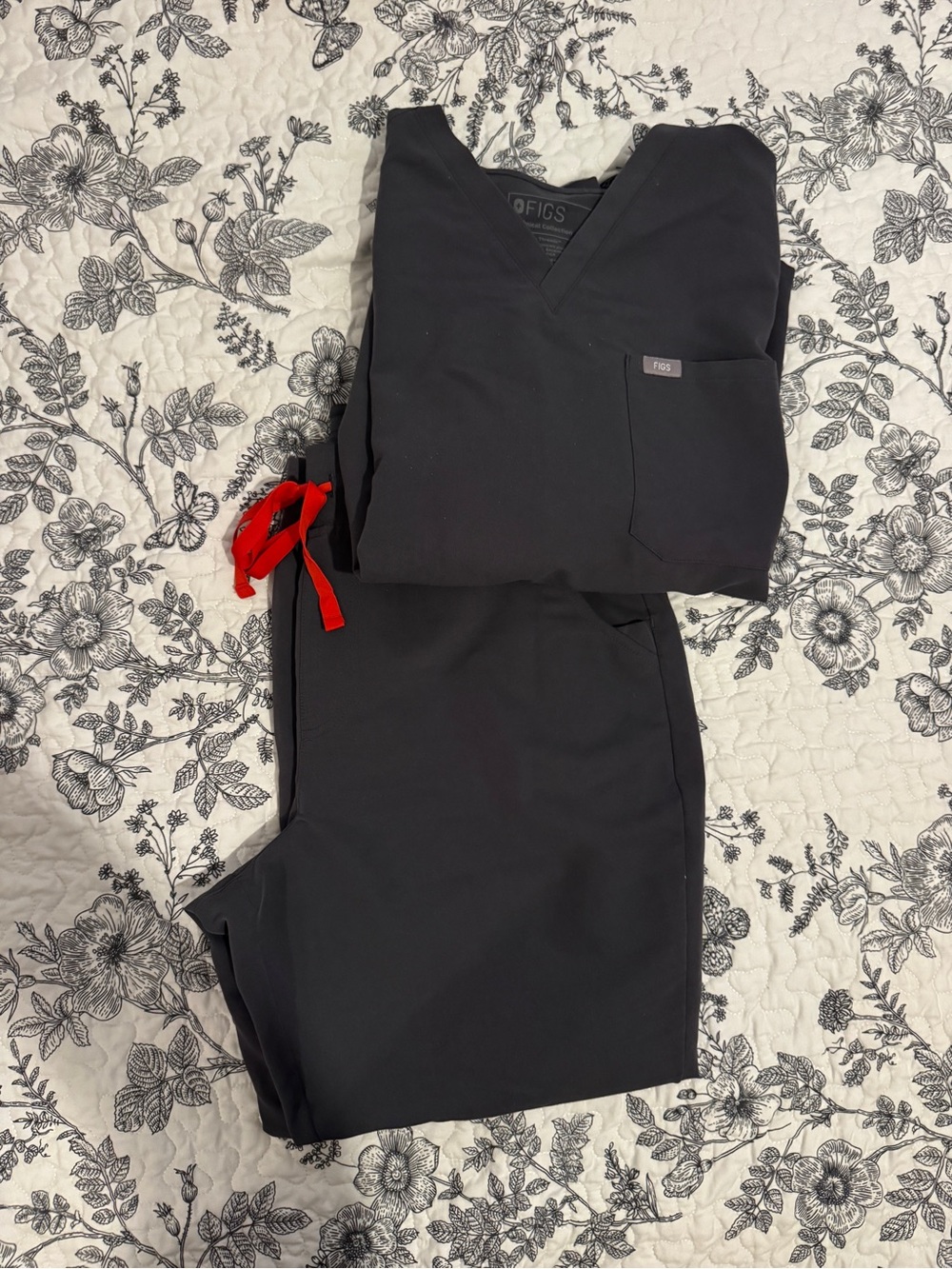 Women FIGS Gray Scrub Set - Black with Red Drawstring